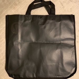 Lululemon totes